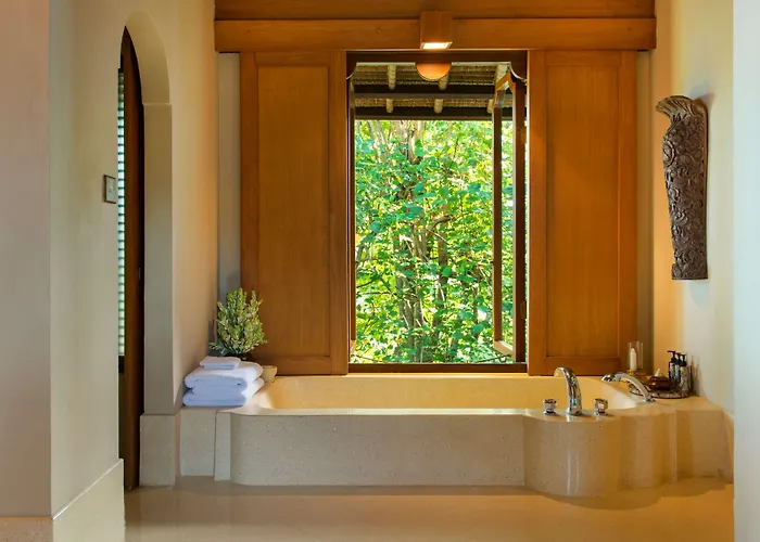 Hotel Amankila 5*